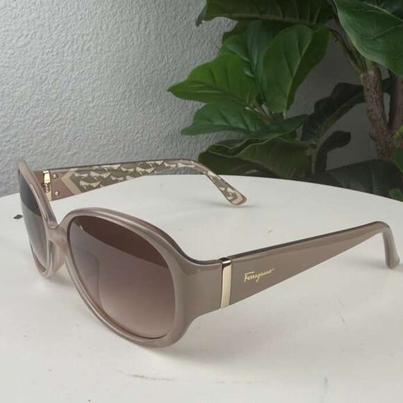 ?✨Authentic Salvatore Ferragamo Sunglasses Crystal Nude Color